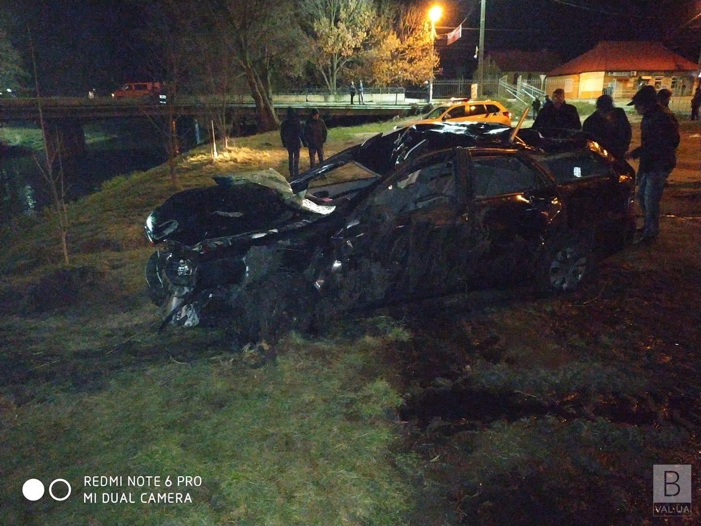 В Нежине машина упала в реку: водитель погиб на месте