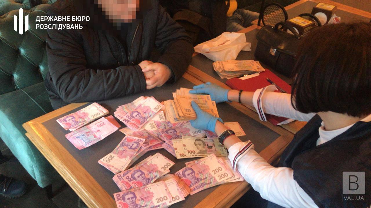 Затримали «громадського активіста» за шахрайство з підбурюванням дати хабар податківцю з Чернігівщини