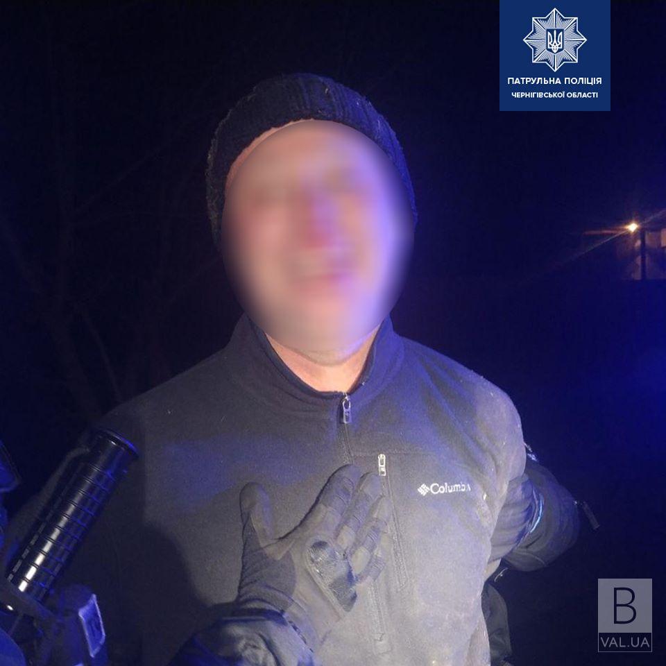 В Чернигове задержали пьяного мужчину, который угрожал пистолетом