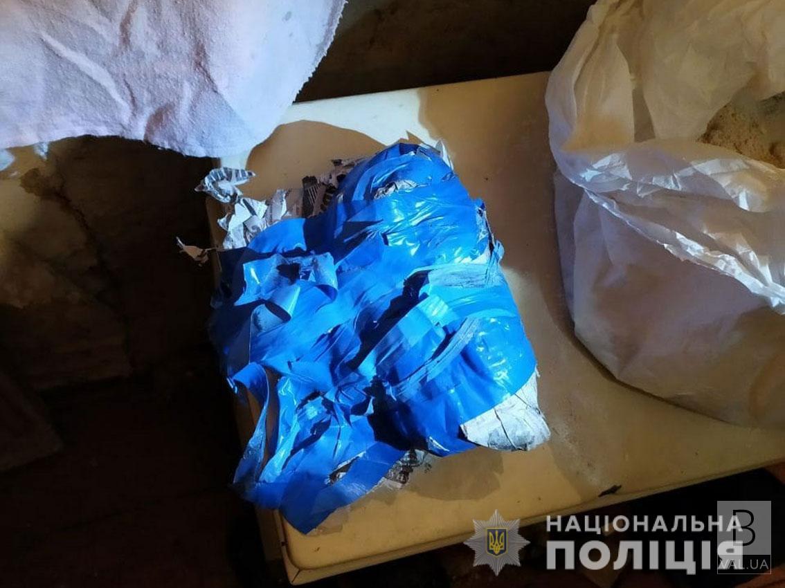В Куликовском районе полиция задержала молодого человека, который угрожал взорвать самодельное взрывное устройство. ФОТО