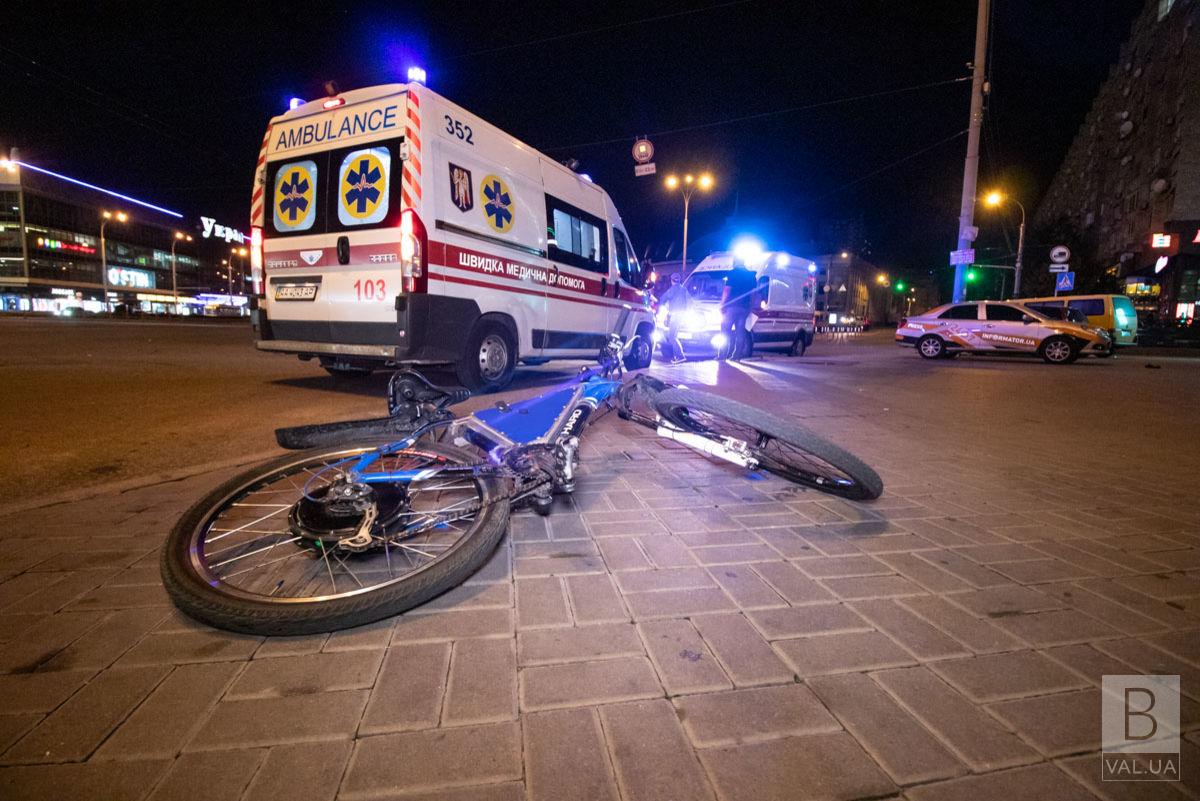 На Черниговщине пьяный велосипедист врезался в автомобиль на встречной
