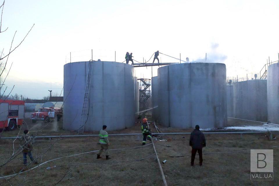 В Нежинском районе горела нефтебаза