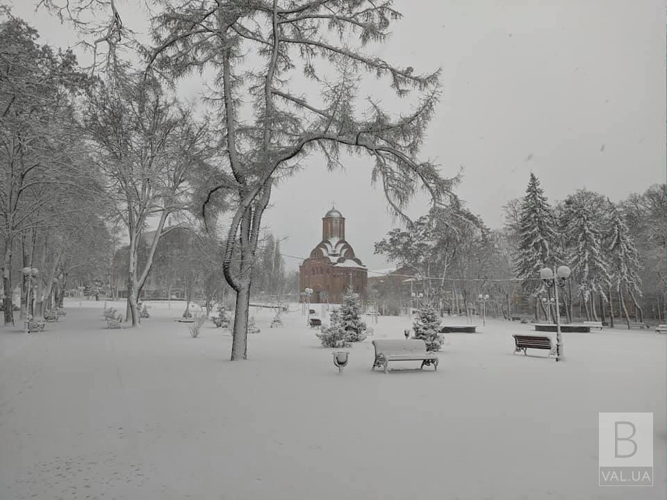  Зима у березні: Чернігів засипало снігом. ФОТО