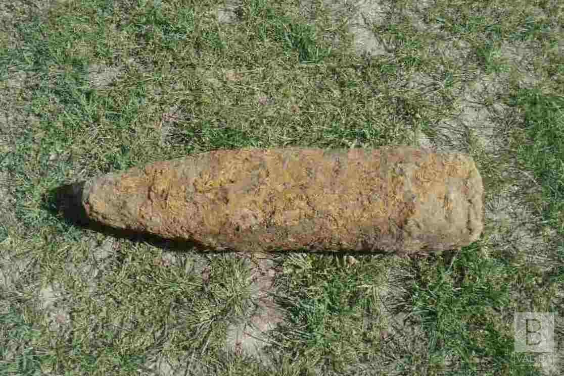 На Сновщине подростки нашли артиллерийский снаряд калибром 152 мм времен Второй мировой войны