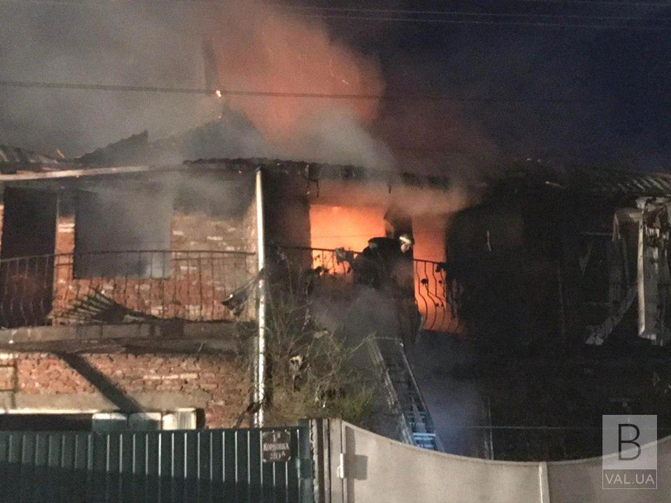Пожар жилого дома на Кордовке: пожарные спасли бабушку и двух внуков, еще один человек погиб. ФОТО