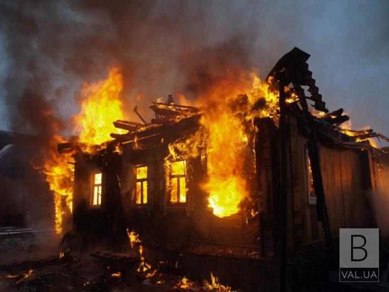 В селе на территории Козелецкого района подожгли дом