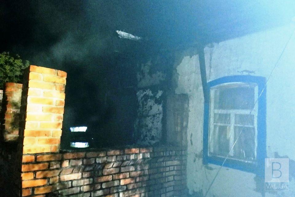 На Прилуччине пожарные спасли двух людей из горящего дома. ФОТО