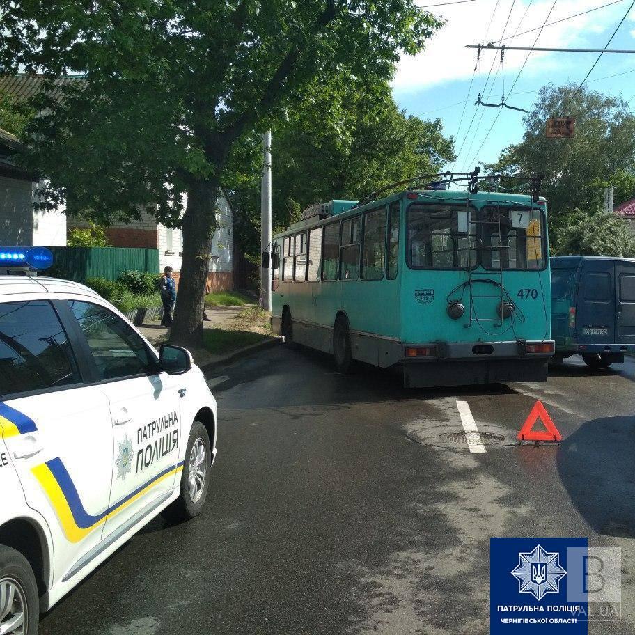 В Чернигове водитель подшофе врезался в троллейбус. ФОТО