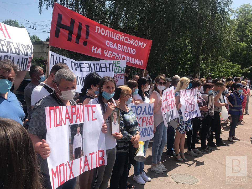 Зеленского в Чернигове встретили пикетами ФОТО, ВИДЕО
