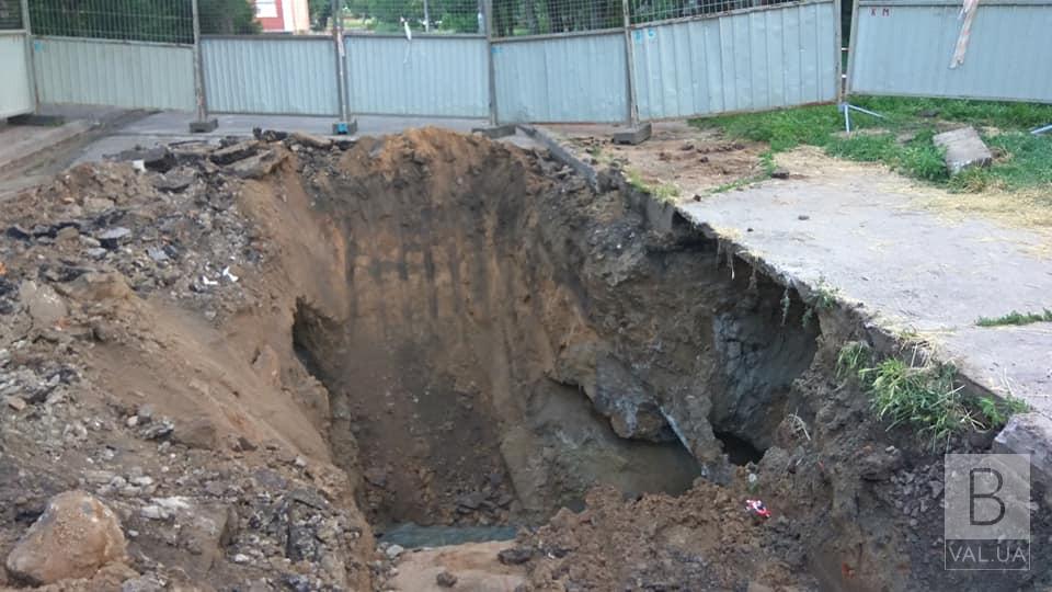 В районі Шерстянки провалився каналізаційний колектор. Частина міста може залишитися без води