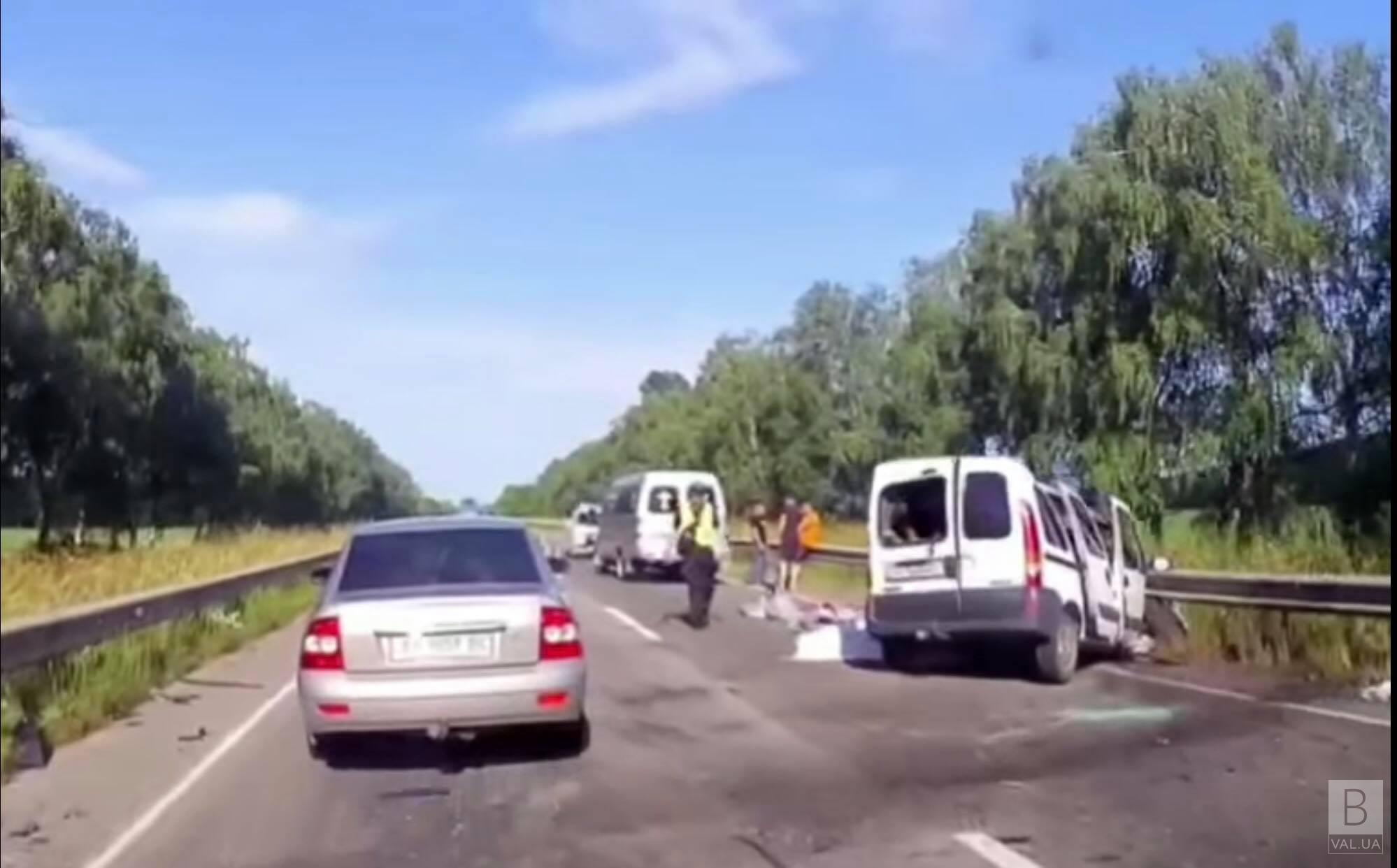 Жуткое ДТП на Черниговщине: один человек погиб, трое получили травмы. ФОТО