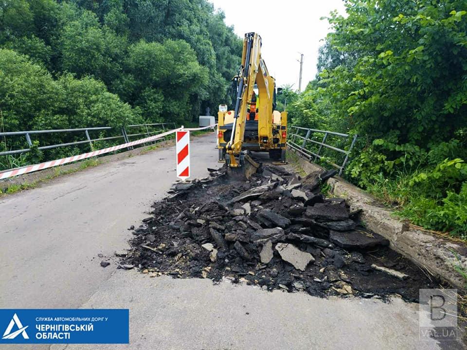 На Чернігівщині ремонтують аварійний міст