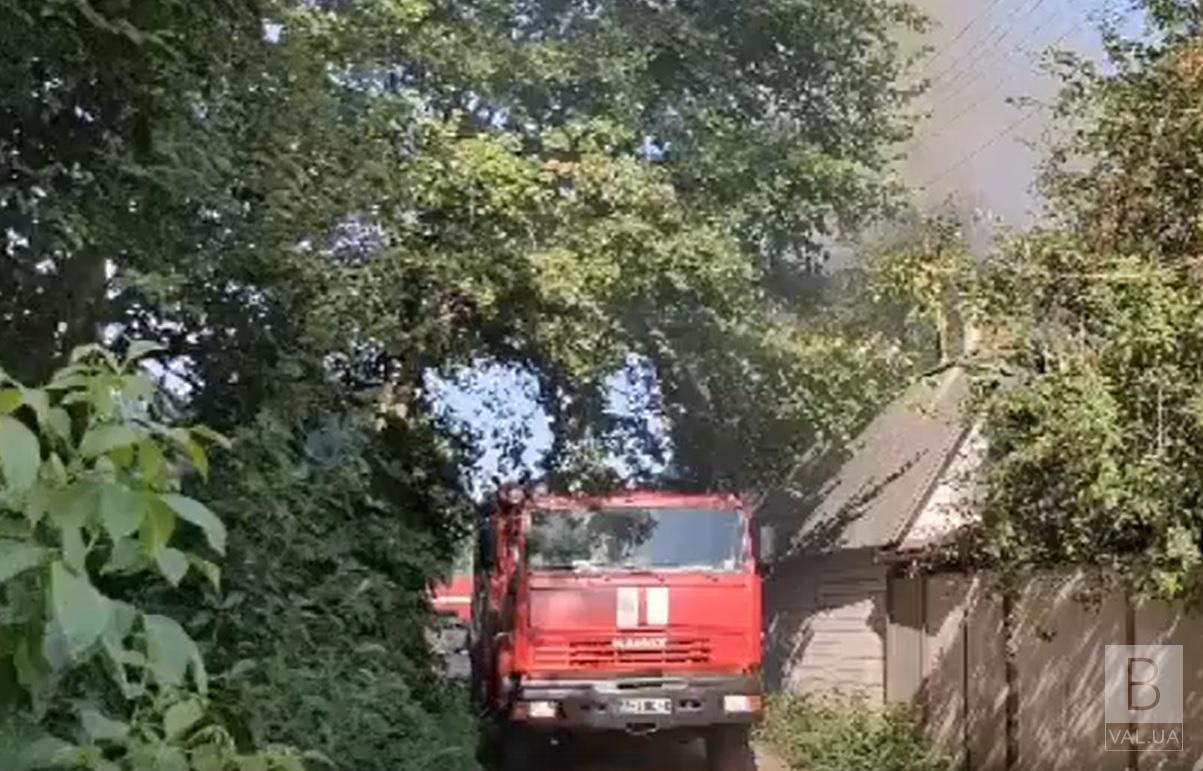 В Чернигове сгорел двухэтажный дачный дом ВИДЕО