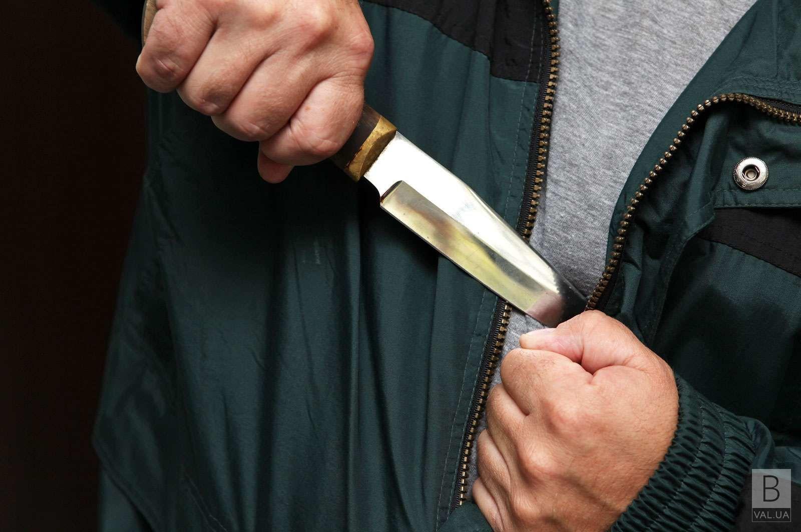 10 ножових поранень: у Чернігові біля продуктового магазину вбили 27-річного чоловіка