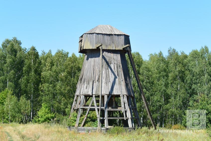 На Черниговщине чудом сохранился деревянный ветряк голландского типа. ФОТО