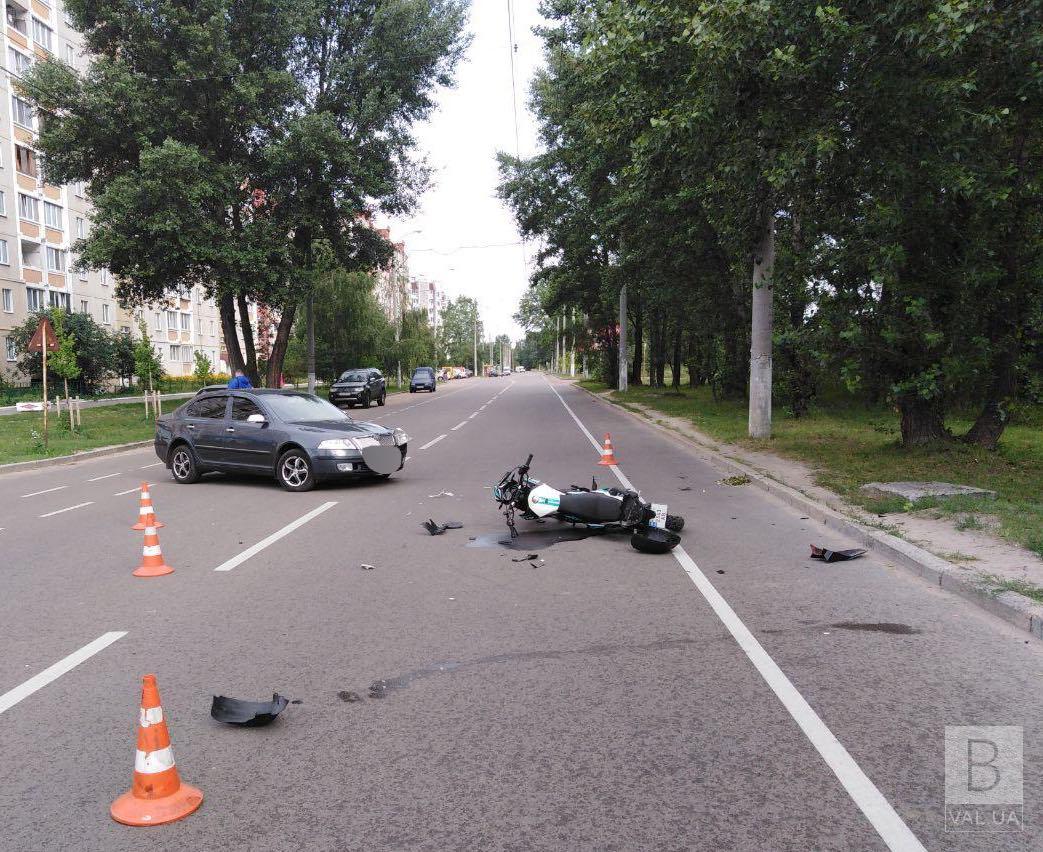 На Независимости возле «Велмарта» легковушка сбила мотоциклиста