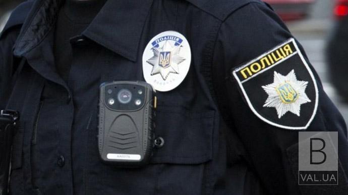 На Чернігівщині двох поліцейських оштрафували за шахрайство