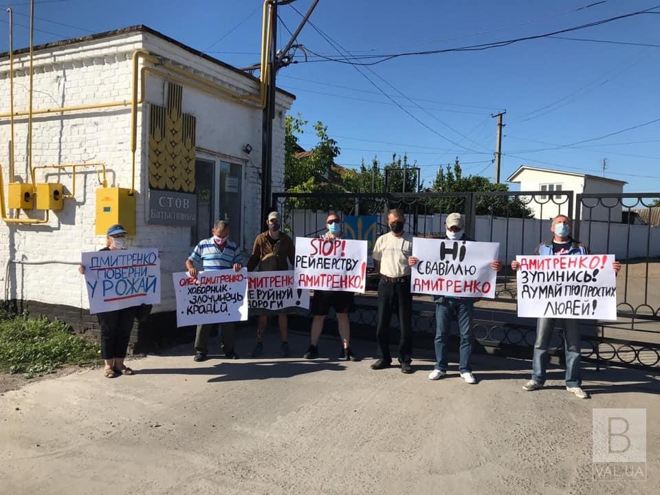 Жители Прилук устроили акцию против бездействия экс-нардепа Дмитренко