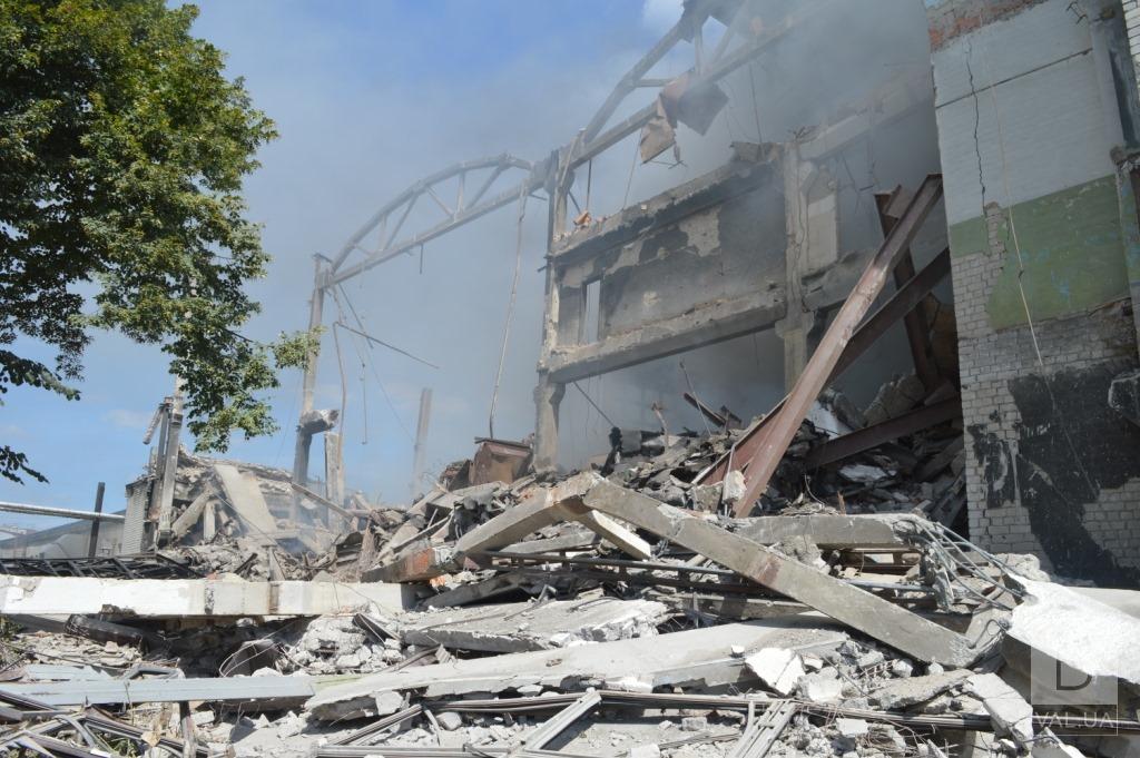 Масштабну пожежу на складах у Чернігові загасили. ФОТО