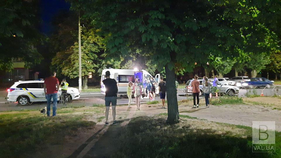 В Чернигове сбили 15-летнего парня, который переходил дорогу вне пешеходного перехода