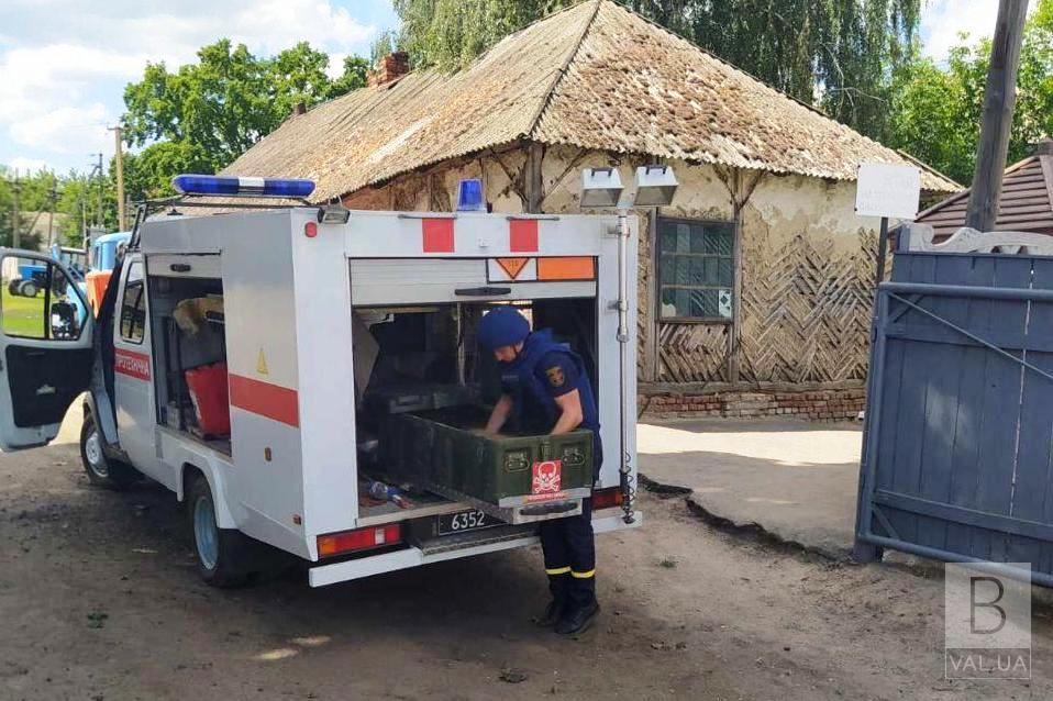 Небезпека під ногами: у селі на Ічнянщині знайшли артилерійський снаряд. ФОТО