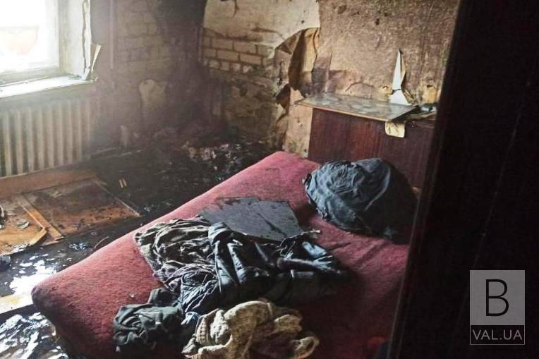 В Бахмаче горела квартира: эвакуировали двух пенсионеров. ФОТО