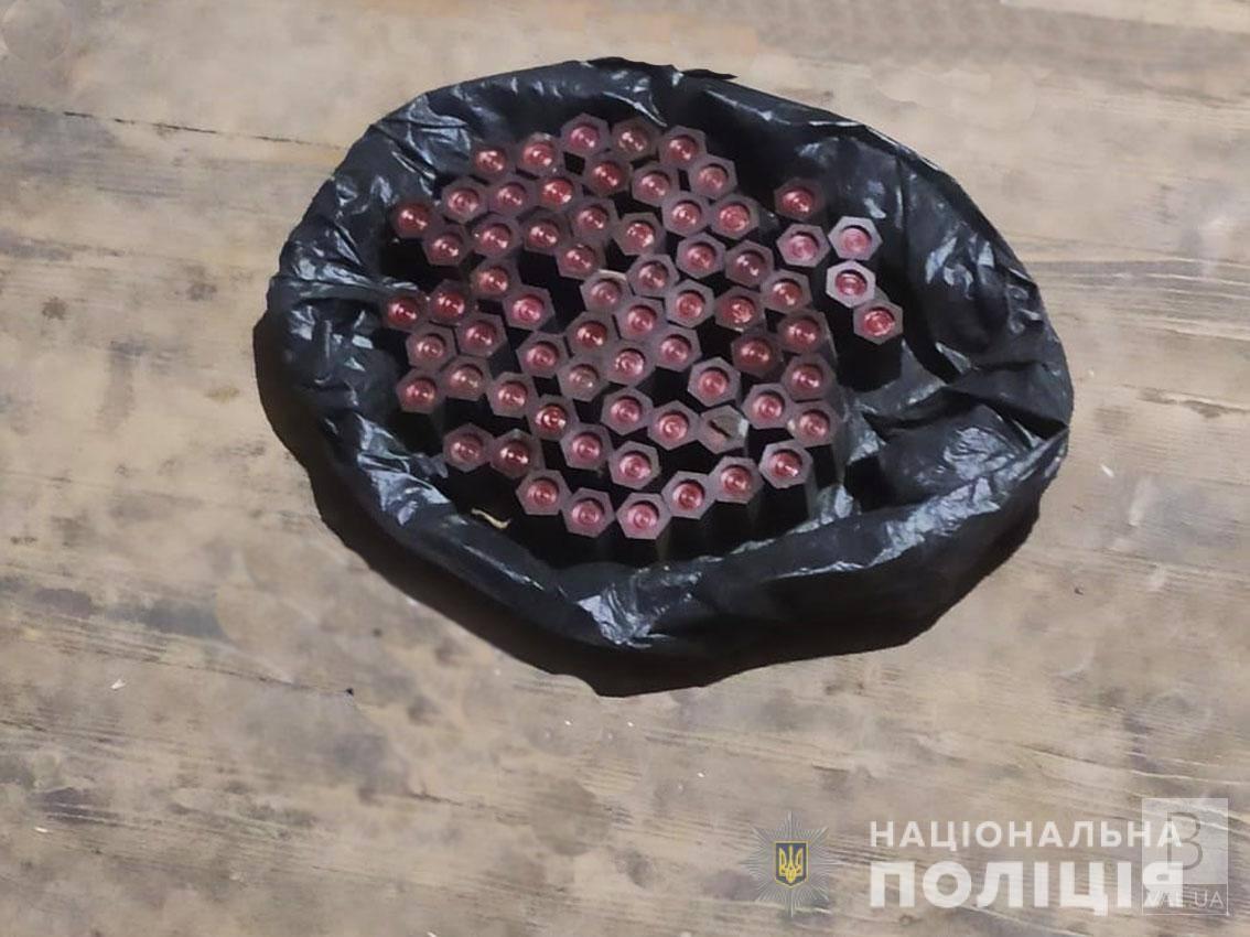 На Чернігівщині у раніше судимого чоловіка вивили домашній арсенал боєприпасів. ФОТО