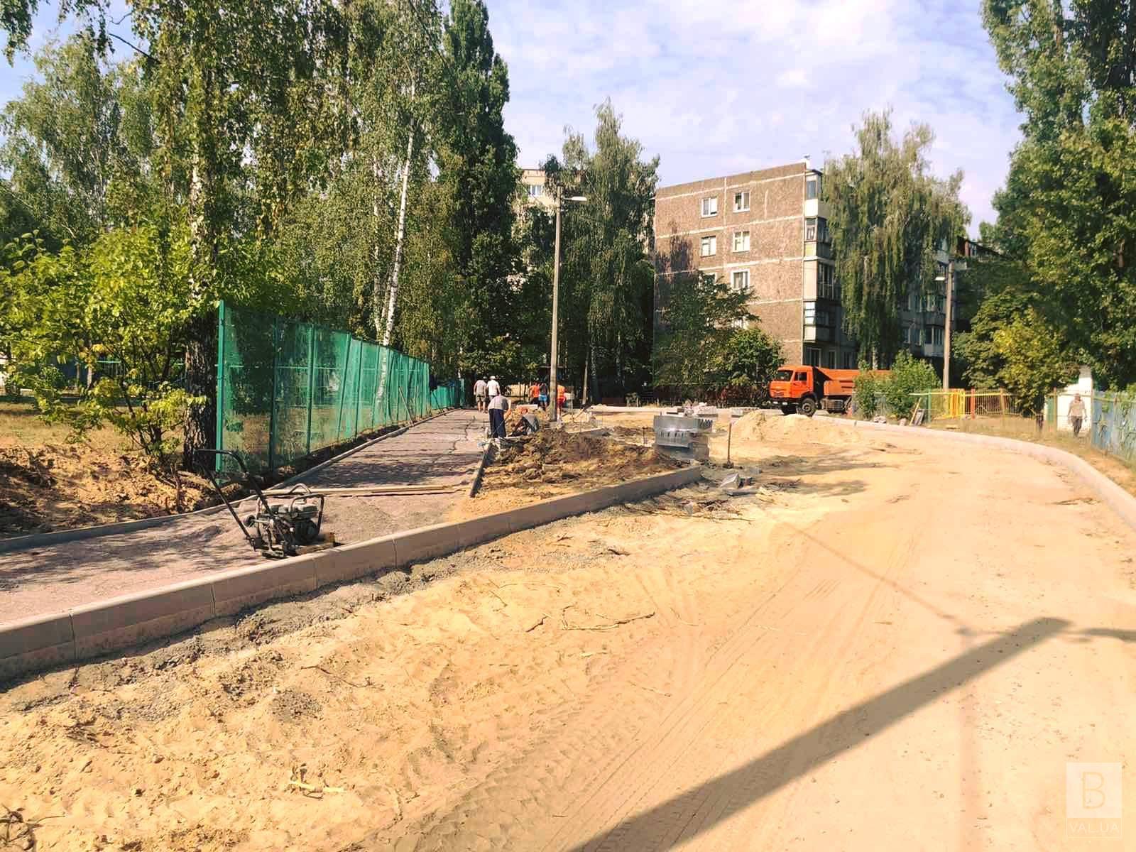 У Чернігові ремонтують проїзд до кількох навчальних закладів