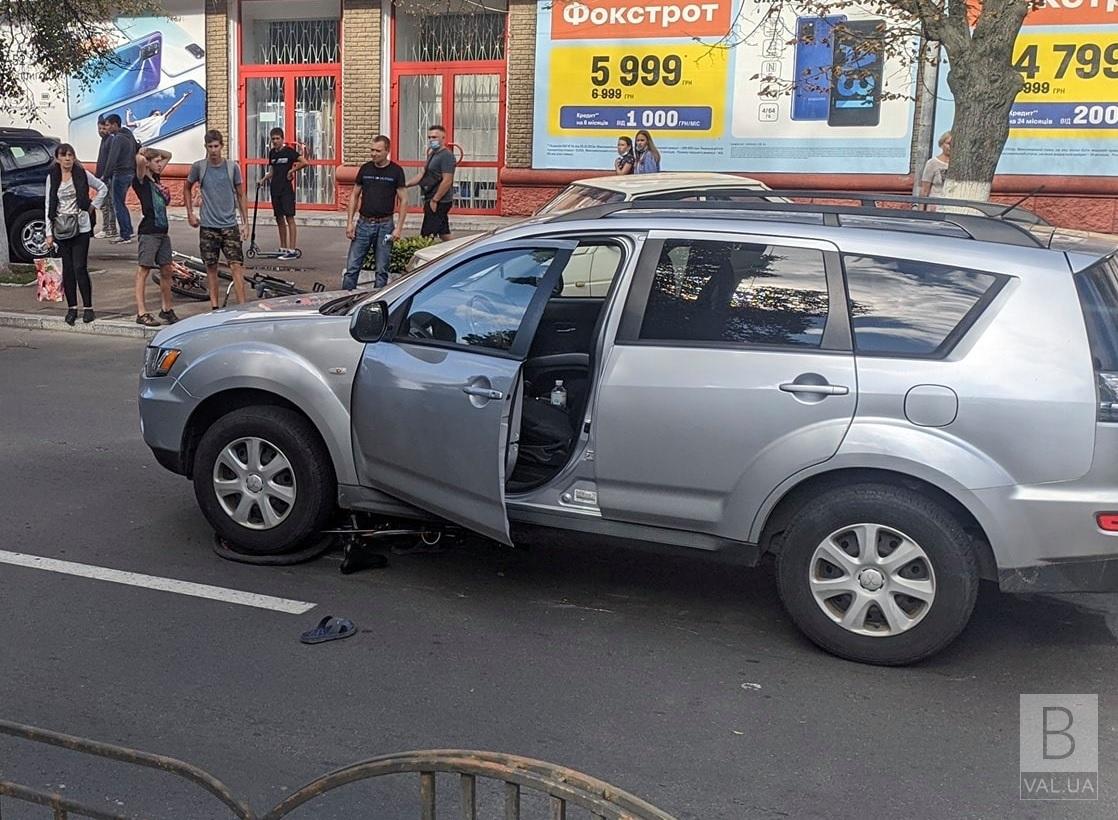 У центрі Чернігова 12-річна дитина потрапила під колеса авто 