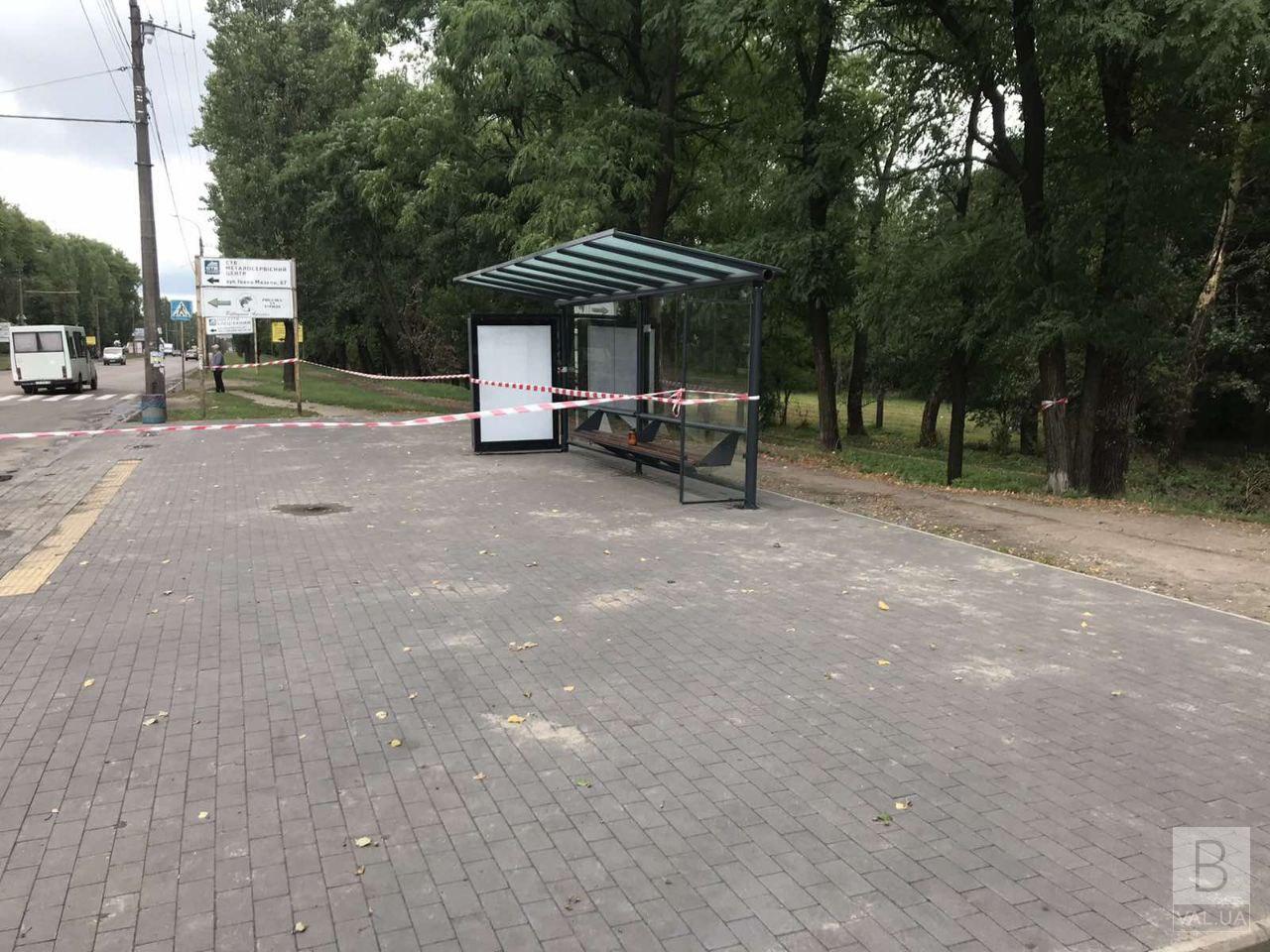 У Чернігові біля зупинки громадського транспорту перехожий знайшов ємність із «радіоактивною» речовиною