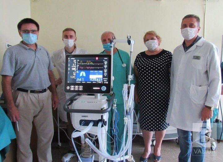 У Корюківській лікарні з’явився перший в області апарат штучної вентиляції легень нового покоління