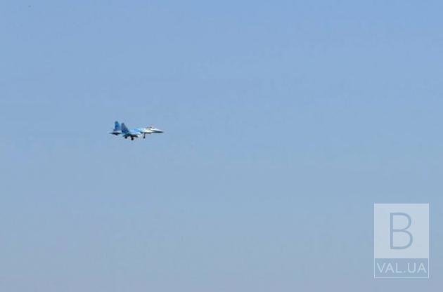 У небі над Черніговом тривають навчання бойової авіації