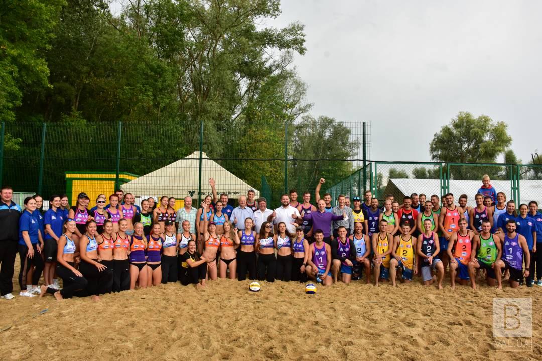 У Чернігові проходить Фінальний тур Чемпіонату України з пляжного волейболу. ФОТО