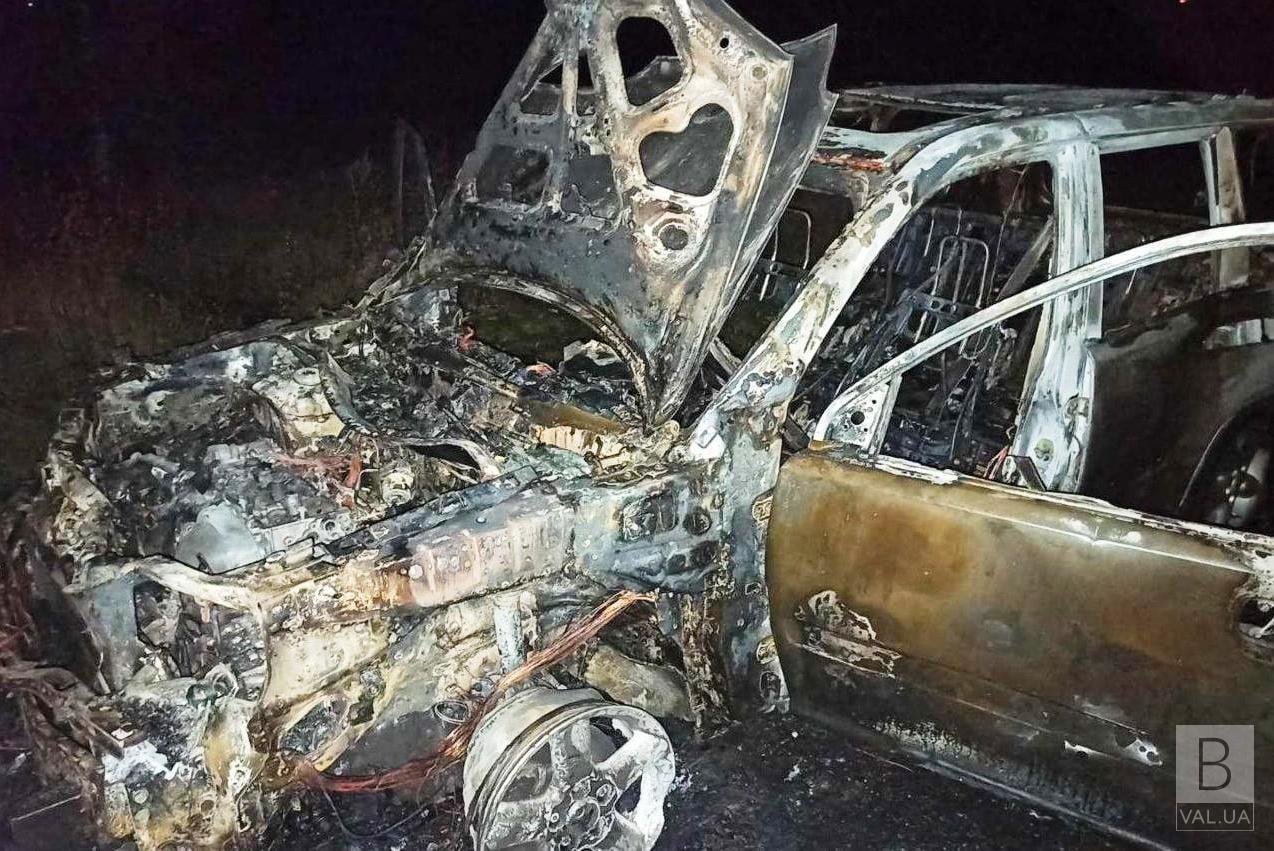 На Чернігівщині під час руху спалахнув «Nissan X-Trail». ФОТО