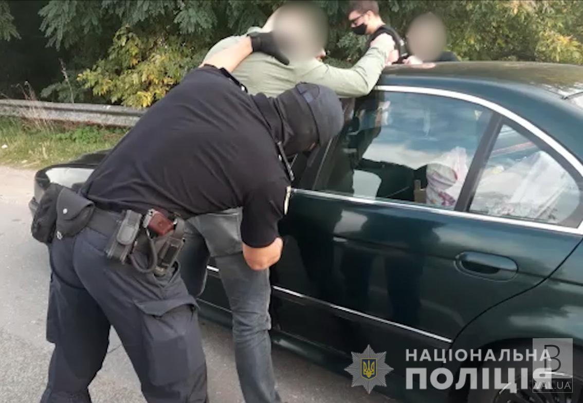 У Киселівці затримали автівку, яка перевозила газети з «чорним піаром». ФОТО