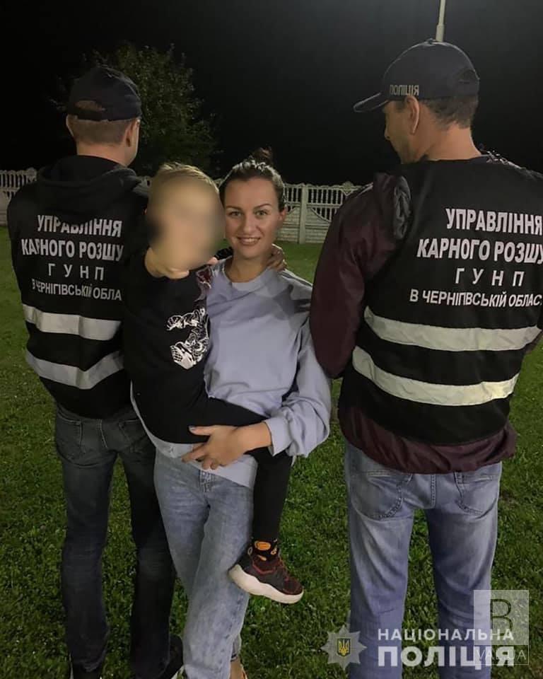Чернігівські поліцейські розшукали 5-річну дитину та повернули матері