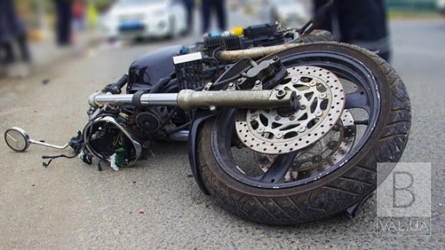 На Ічнянщині мотоцикліст в’їхав в огорожу: двоє травмовані 