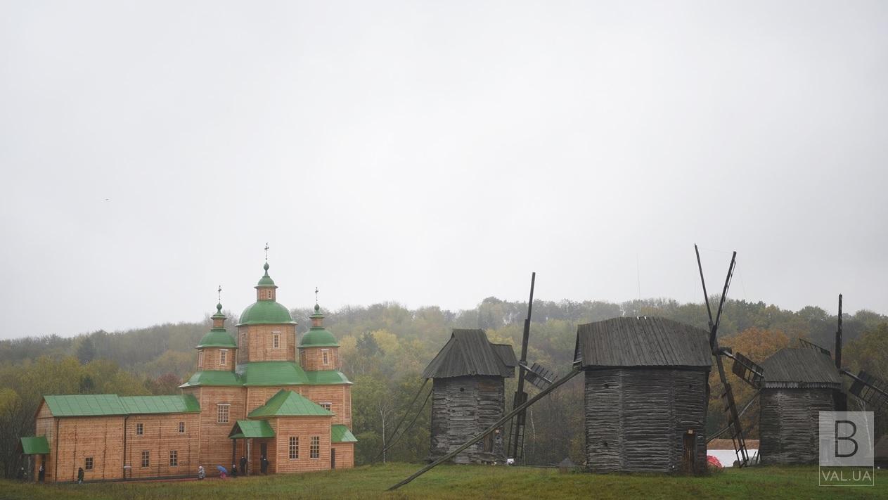 У музеї в Пирогові освятили церкву, яку перевезли з Чернігівщини. ФОТО