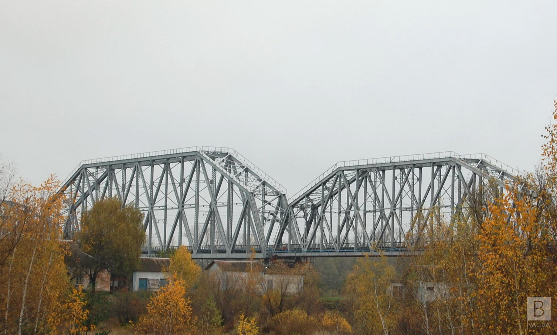 Понад 400 тис гривень: під час ремонту залізничного мосту на Чернігівщині викрили розкрадання державних грошей