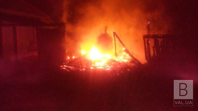 У селі на Чернігівщині згоріла будівля. Врятували два житлові будинки