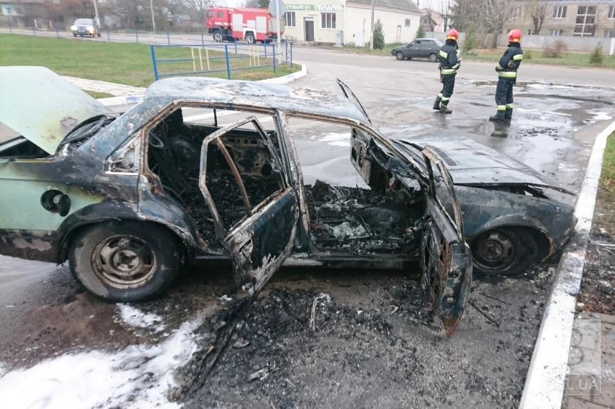 В Ічні загорівся 39-річний «Opel Rekord» після заправки газом