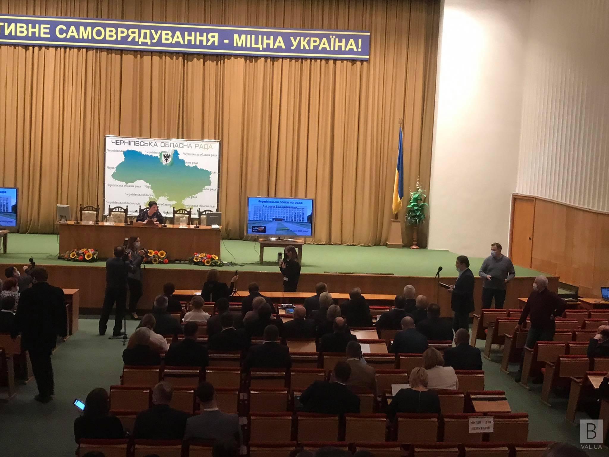 Сесія обласної ради затрималась через проблеми з реєстрацією депутатів 