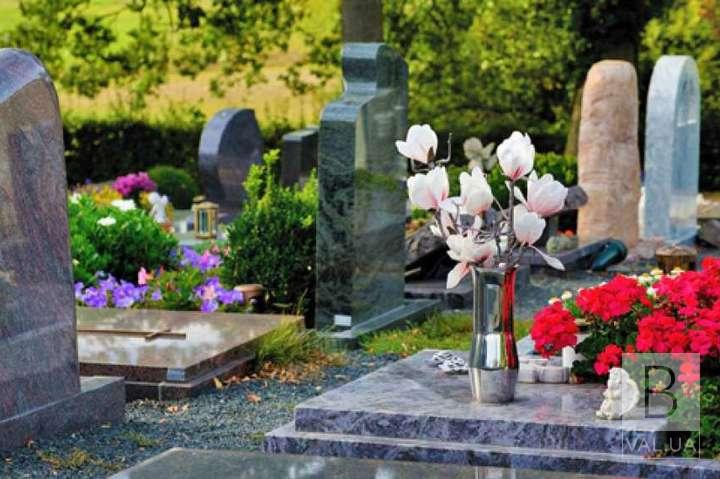 Не витримав розлуки: у Носівці біля могили дружини застрелився пенсіонер 