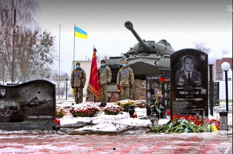 На Чернігівщині відкрили пам’ятні стели загиблому командиру 1 окремої танкової Сіверської бригади та полеглим військовим