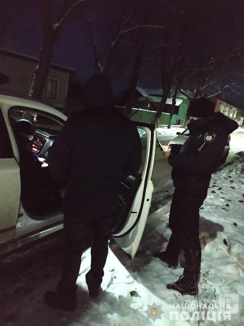 У Новгород-Сіверському зупинили водія, що кермував автомобілем в стані сильного алкогольного сп'яніння