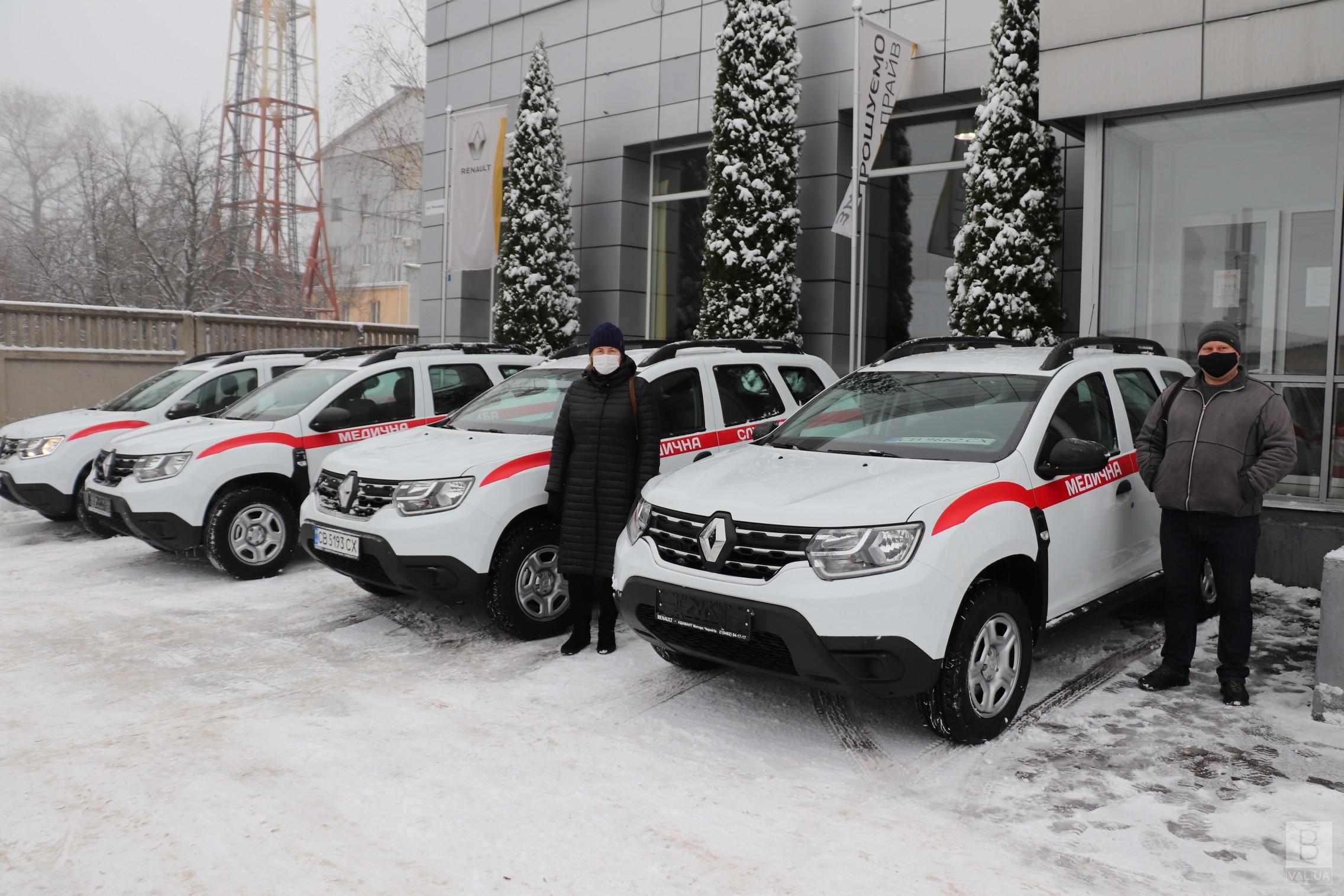 Громади Чернігівщини отримали дев'ять нових автівок для сільських амбулаторій