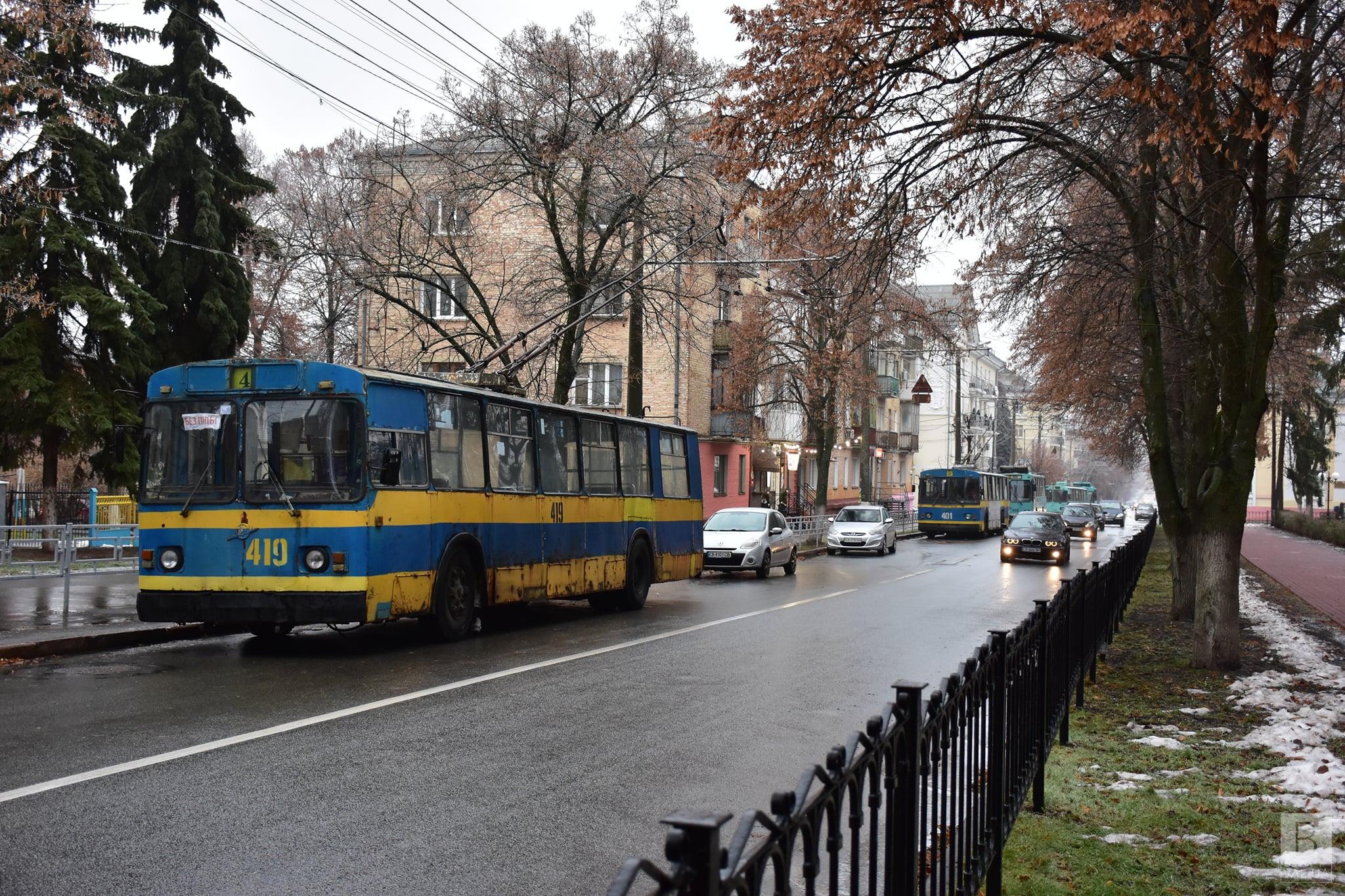  Жертви негоди: у Чернігові на відновлення руху тролейбусів чекають ближче до вечора. ФОТО