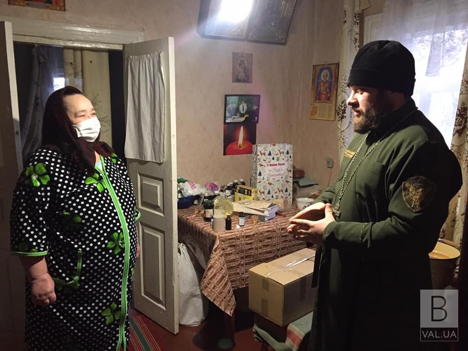 Військовослужбовці Чернігівського прикордонного загону відвідали маму загиблого побратима. ФОТО