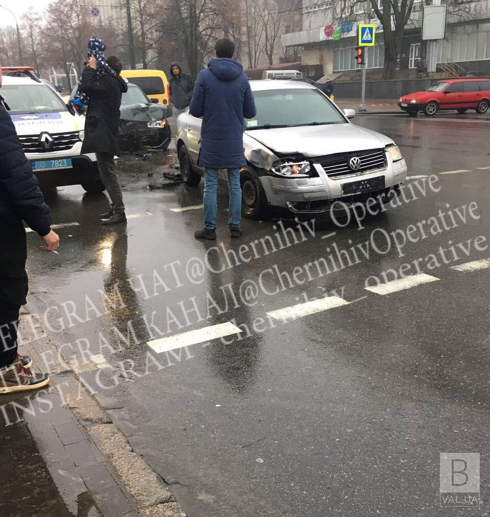 У ДТП на перехресті Ремісничої та проспекту Перемоги постраждала водійка