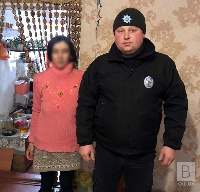 На Новгород-Сіверщині поліцейські розшукали дівчину, яка пішла зустрічати дідуся і заблукала